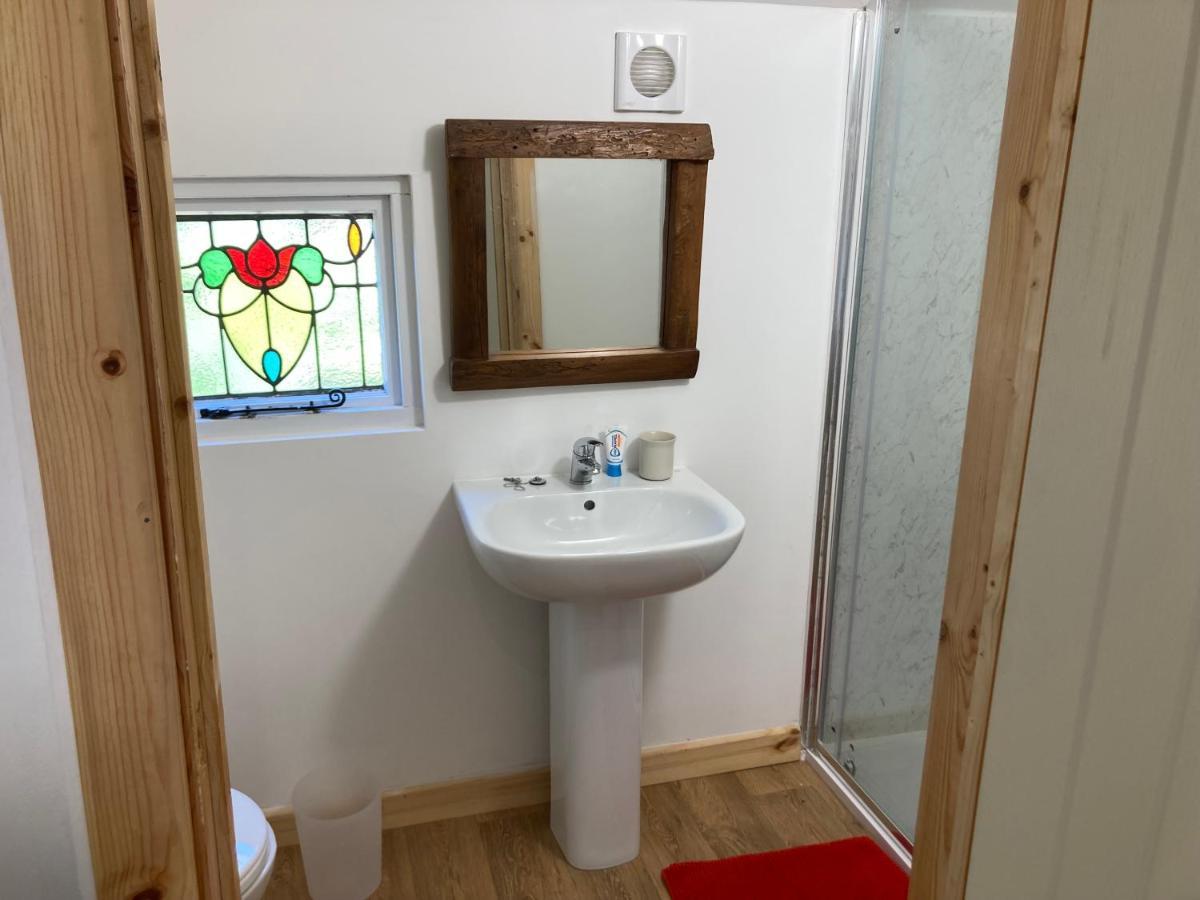 Honey Bee Cabin Llandysul ภายนอก รูปภาพ